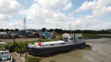 Selby Barge - 4 Bedroom Houseboat 