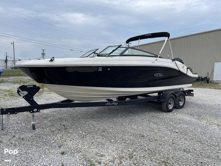 2019 Sea Ray 230 spx