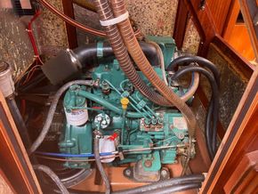 Bavaria 36  - Engine