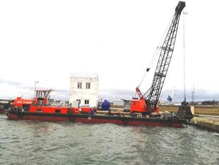 29.29m Self-propelled Floating Crane SWL 20mts