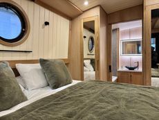 BESPOKE BOAT CO 65ft WIDEBEAM