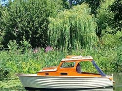 Classic Pretty 1950's Motor Cruiser