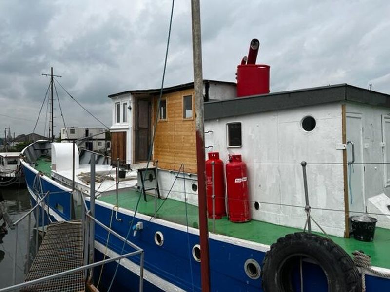 Distinctive Houseboat Conversion
