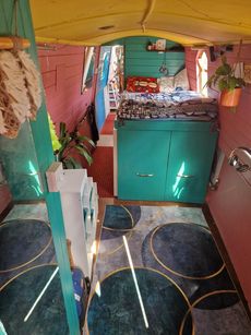 70ft Pink boat | Roof Terrace | 4 berths