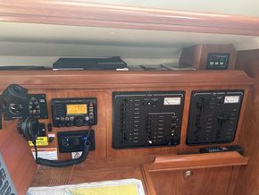 2010 Hunter Legend 41 Deck Saloon 32