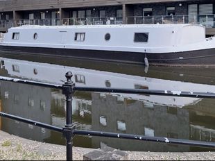 Widebeam canal boat