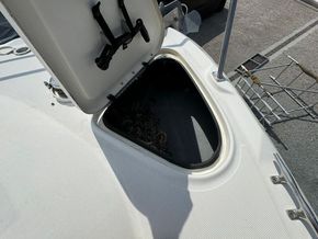 Sea Ray 410 Sundancer  - Anchor Locker