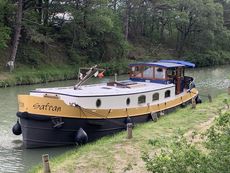 Piper Replica Dutch Barge