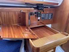 Beautifully maintained Dufour 32 Classic wheel steering shoal draft