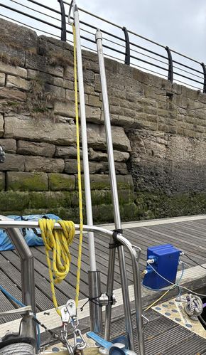 M.O.B pole, hook, pulleys & snap closed hook