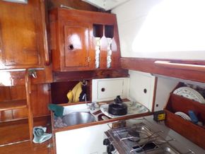 Super Sovereign 35  - Galley