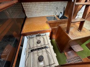 She 33  - Galley