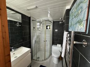 Head/Bathroom