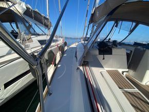 Jeanneau Sun Odyssey 449  - Side Deck