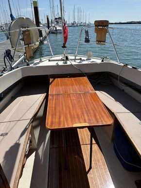Cockpit table