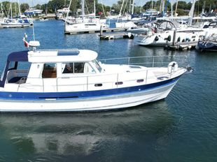 2000 Hardy Marine 32 Commander