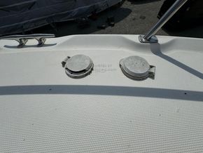 Sea Ray 410 Sundancer  - Windlass