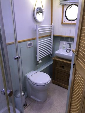 Guest bathroom 