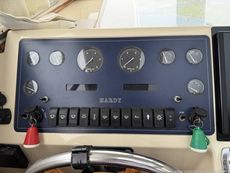 2000 Hardy Marine 32 Commander