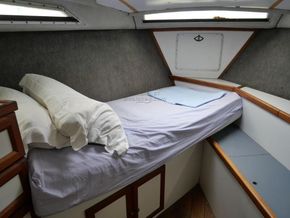 Aquafibre Ideal 45 Sun deck - Forward Cabin