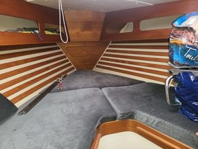 Moody 376  - Forward Cabin