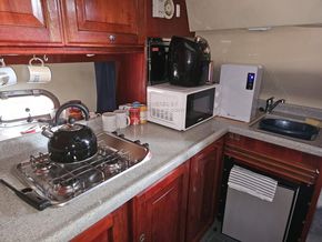 Birchwood 360 Challenger FLYBRIDGE - Galley