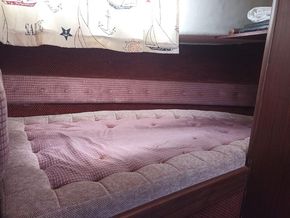 FRONT CABIN PORT BUNK