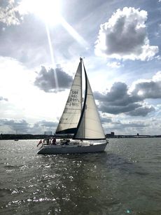Beautifully maintained Dufour 32 Classic wheel steering shoal draft