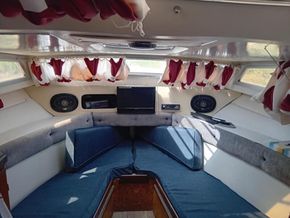 V berth table down