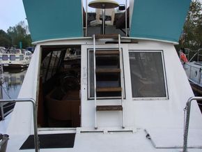 Motor Cruiser 36ft live aboard cruiser - Stern