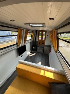 Stunning 57' Narrowboat (refitted)