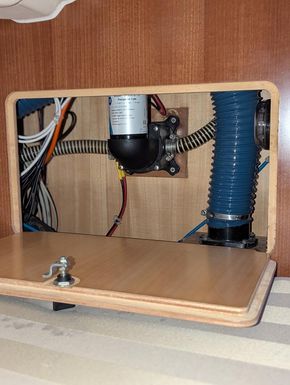 Bilge pump & eng blower 