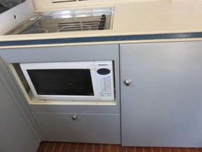 Fairline Squadron 56  - Galley