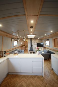 BESPOKE BOAT CO 65ft WIDEBEAM