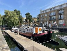 Beautiful 2 Bedroom Dutch Ex Sailing Barge Zone 2, South Dock Marina