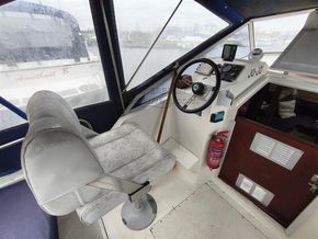 Fairline Holiday  - Helm