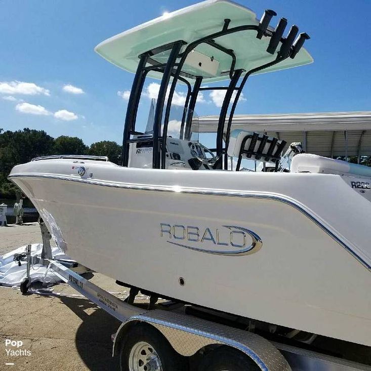 2021 Robalo r 222