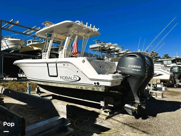 2021 Robalo r 272