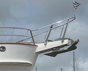 Anchor platform with twin anchors