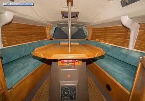 Saloon forward