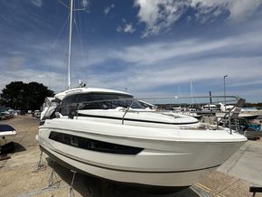 2022 Jeanneau NC33 4
