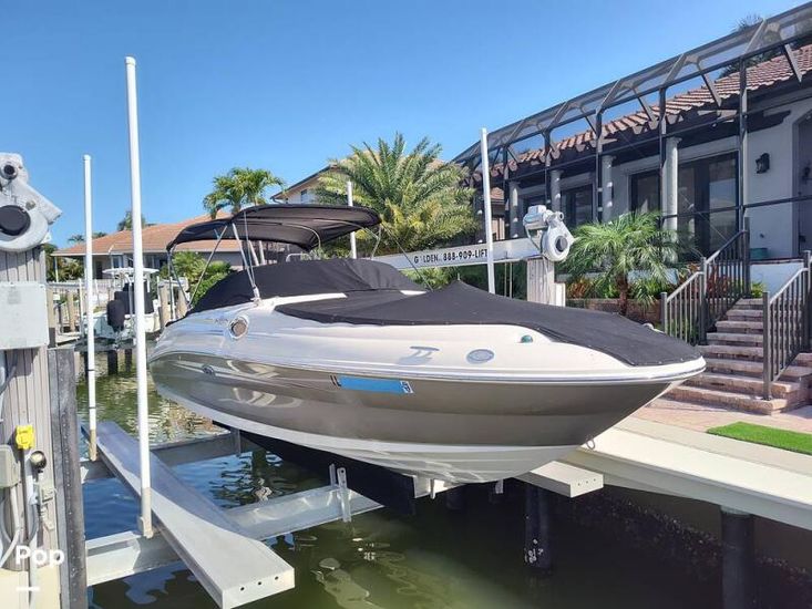 2005 Sea Ray 240 sundeck