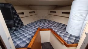 Princess 33  - Forward Cabin