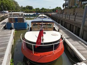 Dutch Barge 18m with London Mooring - Stern