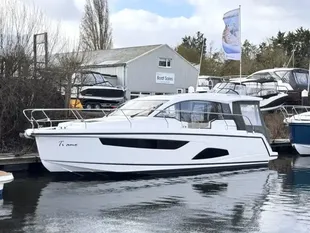 2018 Sealine C330