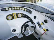 Campion Chase 800i Sport Cabin - Helm
