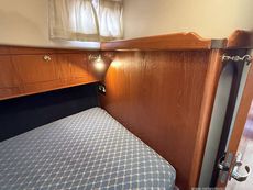 2000 Hardy Marine 32 Commander