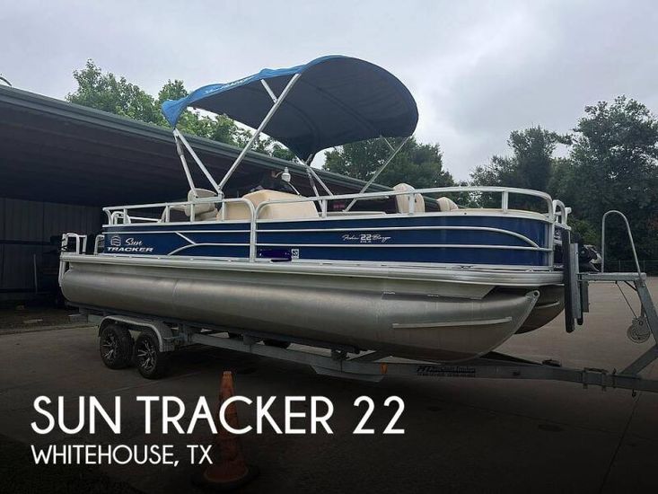 2017 Sun Tracker 22 dlx