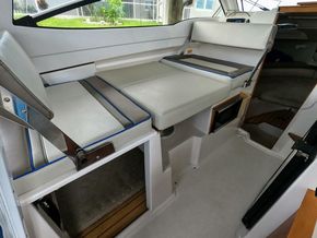05 Dinette   2017 Cutwater 242 Sport Coupe (2)