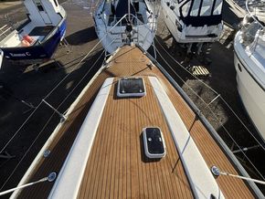Moody S38  - Foredeck